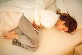 陈女士15岁的女儿上初三，肚子疼，3个月都没来月经...图片