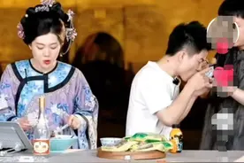 气得牙痒痒！董宇辉分享肉丸汤，一个举动令盼盼直呼：在开玩笑吧图片