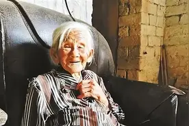 她躲在山洞里产下一男婴，嚎啕大哭：对不起，妈妈不能留你啊图片