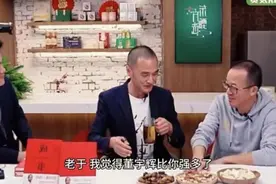一次，易中天问董宇辉：“你知道霍去病为什么死的那么早吗？”图片