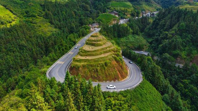 龙脊村从堵车到日接待5万人，一条路怎样吸引外国游客下田？