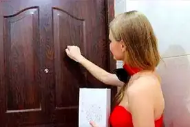 在俄罗斯入住酒店，晚上如果遇到美女敲门，最好别给她们开门视频封面