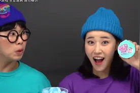 蓝色冰淇淋挑战！加入冰和珠子冰淇淋，用勺子盛着吃，太冰了！视频封面