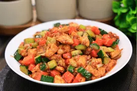 经典鲁菜“酱爆鸡丁”，大厨30年经验分享，鸡肉嫩滑，味道浓郁视频封面