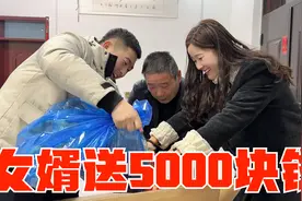 晨晨老公给老丈人送礼，5000块加20斤大虾满是心意，丈母娘夸不停视频封面