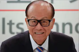 李嘉诚为啥这么低调？身家2623亿却每天青菜送粥，是节俭还是抠门视频封面