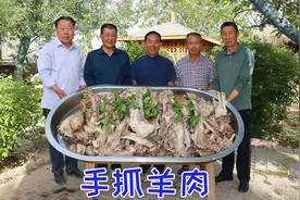 都说咱甘肃手抓香，买头羊一锅煮，直接上手抓着吃，真得劲视频封面