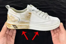 白鞋子脏了黄了难洗白？教你一招，不用水洗就白净如新，方法真棒