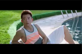 身材太火辣了！李小璐泳装出镜，简直不要太好看.视频封面