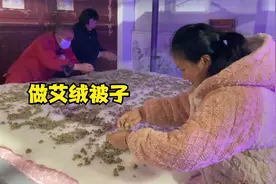 下雪了，媳妇买6斤艾绒，今天去街上打2床艾绒被，冬天盖着不冷了视频封面