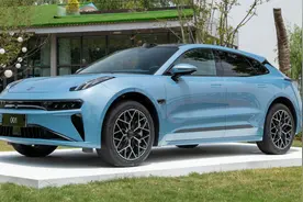 升级浩瀚智驾2.0！配AI大模型助手，2025款极氪001亮相视频封面