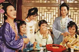 同是荣国府的媳妇，为何王熙凤最终被休，李纨却成了诰命夫人呢？视频封面