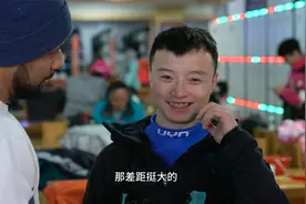 滑雪带火教练生意，月薪从1199元涨到7、8万“差距挺大的”视频封面
