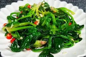 清炒菠菜到底要不要焯水？很多人做错了，今天教你正确做法，赞！视频封面