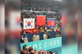 国歌大合唱震撼外国人……视频封面