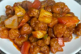 大排档经常点的酸甜咕噜肉，在家也能轻松搞定，做法简单又好吃