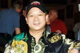 他是“赌神”原型，30岁横扫世界赌场，赌牌时有一个特殊习惯！视频封面