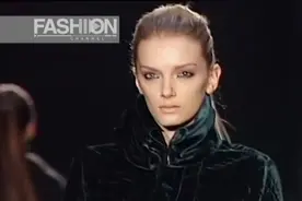 暴脾气超模 Lily Donaldson 2005-2006秋冬秀场精美瞬间视频封面