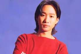 黄家驹逝世31周年，Beyond成员黄贯中发文缅怀，晒两人青涩合照视频封面
