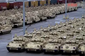 反攻在即！300多辆布雷德利步兵车抵达乌克兰附近视频封面