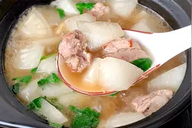 炖排骨汤时，牢记别直接炒和焯水，教你一招，汤鲜肉香，真美味视频封面