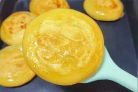 四勺糯米粉三个鸡蛋，竟然能做出美味的香蕉糯米饼，做法超简单视频封面