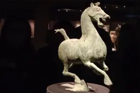 看张掖出土的《马踏飞燕》，了解中国艺术。视频封面