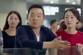 快乐：爸爸机场接女儿，女儿出场造型太惊艳，爸爸吓坏了视频封面