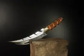 将一坨生锈的轴承钢，熔炼锻造出一把羽毛刀，简直太帅气犀利了视频封面