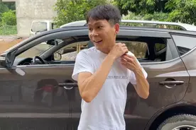 枫枫新房入伙，团队家人欢聚在一起，喜庆的氛围让小院充满欢笑声视频封面
