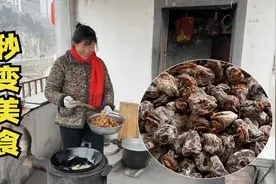 家里剩的柿饼硬邦邦了，老妈今天做点小零食，外脆里甜好好吃啊视频封面