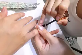 男士美甲vlog，尝试单指跳黑色，感觉如何视频封面