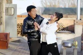 小伙去相亲，没想错把小姨子当相亲对象，一见面就拥抱，太逗了视频封面