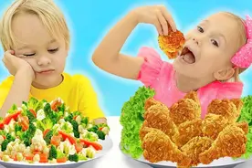 外国小男孩想吃炸鸡，小女孩和他分享美食视频封面