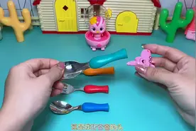 益智玩具-可爱的小猪餐具视频封面