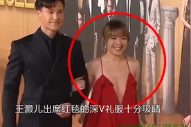 女星深V礼服太大胆，汤唯戛纳红毯太吸睛，黄圣依深V到肚脐视频封面