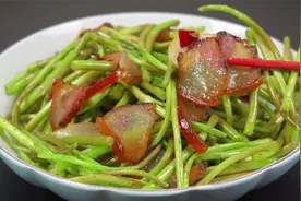 春天最好吃的野菜，藜蒿炒腊肉的做法，腊肉炒泥蒿清脆爽口不变色视频封面
