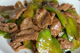 苦瓜炒牛肉，出锅嫩滑鲜香，在家也能做出饭店的味道视频封面
