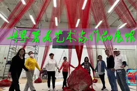 世界著名艺术家们的无私奉献视频封面