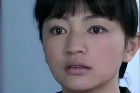 男人第一天搬新家遇到女邻居，抬头一看，竟是抛弃多年的妻儿视频封面