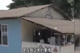 年，那个被白人美女喂水喝的2岁非洲小男孩，后来怎么样了？视频封面