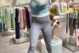 女装店用壮硕模特展示衣服引热议图片