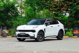 8155芯片+混动，领克01 EM-F 正式上市，百公里只要4个油图片