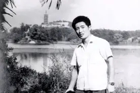 一位父亲每年都和女儿拍张合影，坚持了42年，这些画面惹人想哭图片