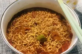 吃一袋方便面，肝脏要解毒32天？提醒：真正伤肝的是这6种食物图片
