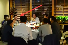 一土豪卖老茅台，回收行家花4万买走8瓶，2天后行家竟“消失”了图片