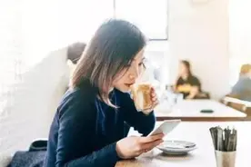 误发信息到工作群：如何让工作的归工作，生活的归生活图片