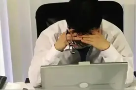 他是一个离了婚的男人，倾诉了他的婚姻心酸泪图片