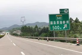 东航客机坠毁于广西藤县山林间，河南“神鹰”连夜奔波1500公里前往救援图片
