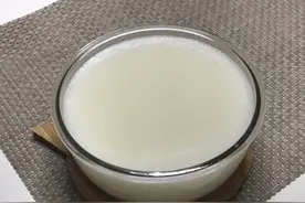 我家吃油从不买，10斤肥膘扔进锅里，出来一锅香油，放一年不变味图片